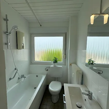Gemuetliches Mit Balkon Und Garten דירה *