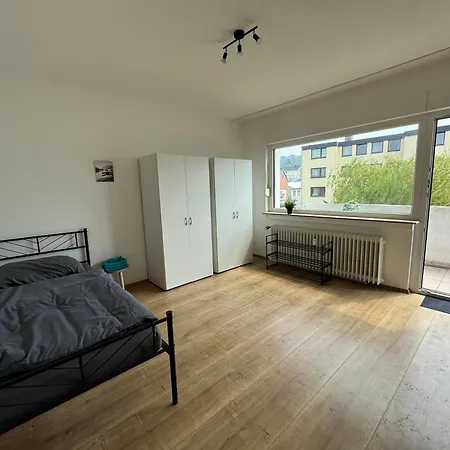 Gemuetliches Mit Balkon Und Garten דירה *