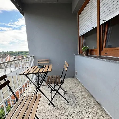 Gemuetliches Mit Balkon Und Garten דירה *